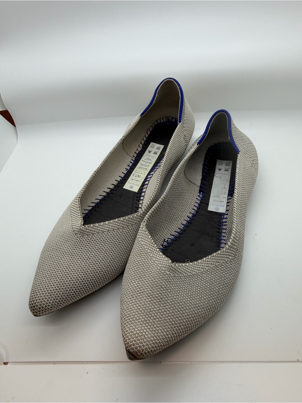 Rothy’s Pointy Toe Flats in Flax 7 left and 7.5 right 2 diff sizes